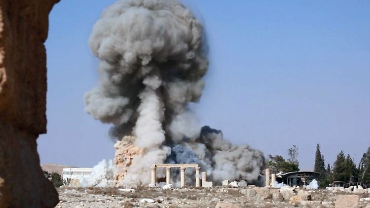 Der IS sprengt historische Stätten, wie hier einen Tempel in der Oasenstadt Palmyra in die Luft.