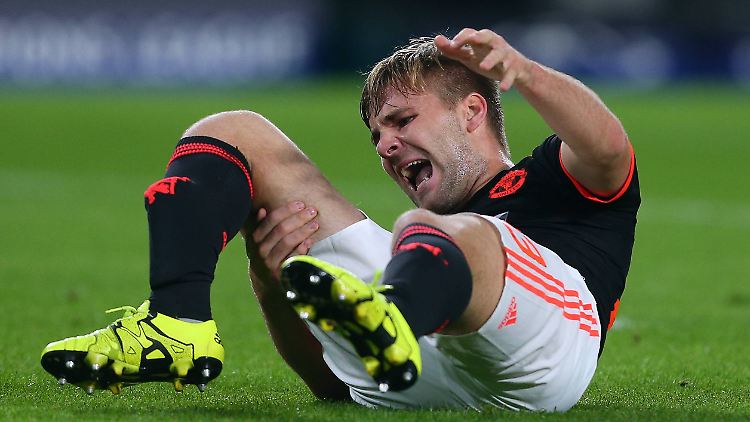 Schmerzhafter Abend: United-Youngster Luke Shaw erlitt einen doppelten Schienbeinbruch.