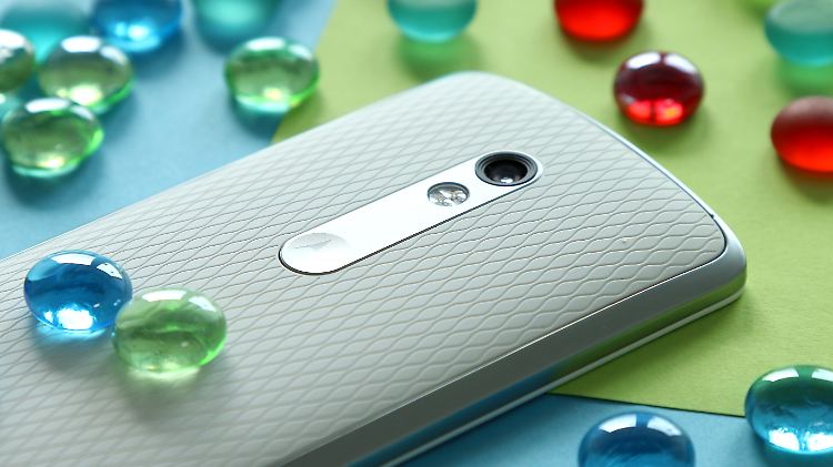 Das Moto X Play in einer der zahlreichen Farbvarianten. 