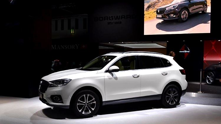 In der Seitenansicht erinnert der Borgward BX7 stark an einen BMWX3.