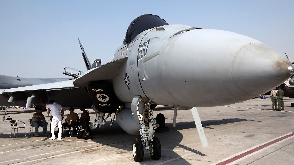 Eine Boeing Super Hornet auf der Dubai Air Show.