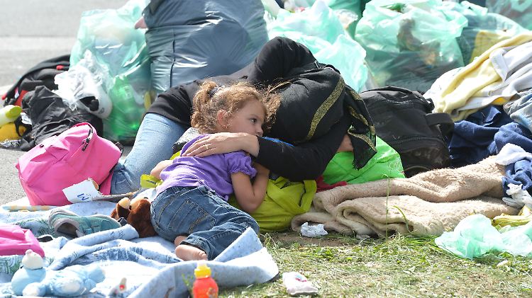 Viele Tausend sind noch auf dem Weg nach Europa. Sie fliehen auch vor dem nahenden Winter in ihren maroden Camps.