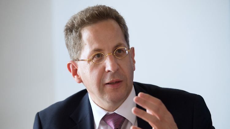 Verfassungsschutzchef Maaßen verweist auf das Beispiel der "Old School Society", die Anschlage auf Asylbewerber plante. 