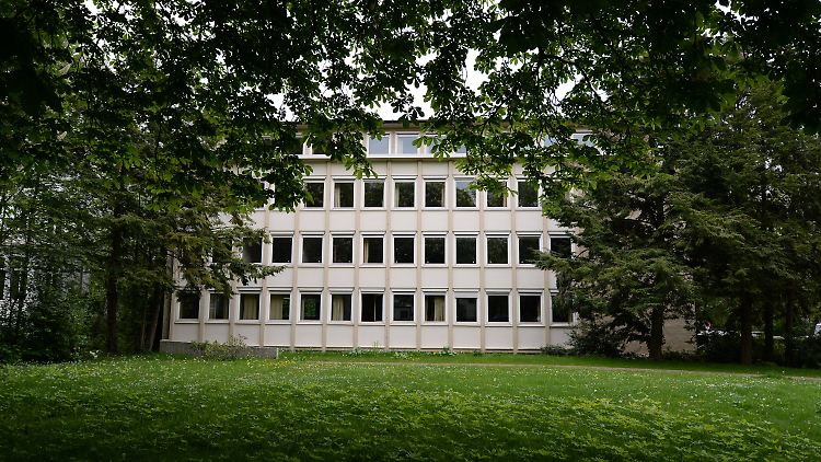 Etwa 190 Flüchtlinge ziehen in das einstige Kreiswehrersatzamt in der Sophienstraße ein.