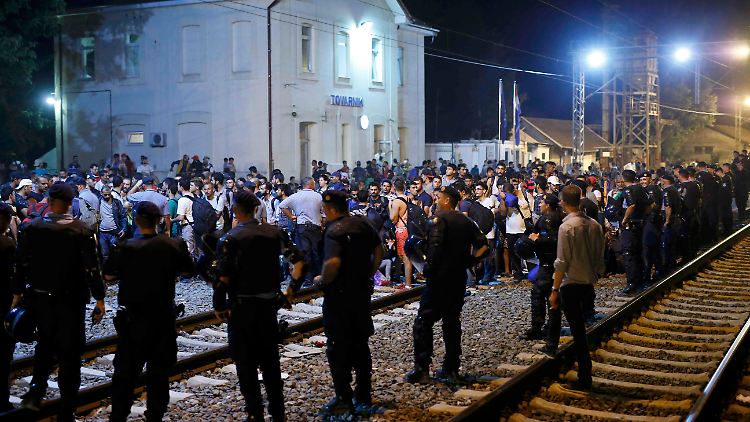 Im kroatischen Tovarnik sitzen Flüchtlinge fest.