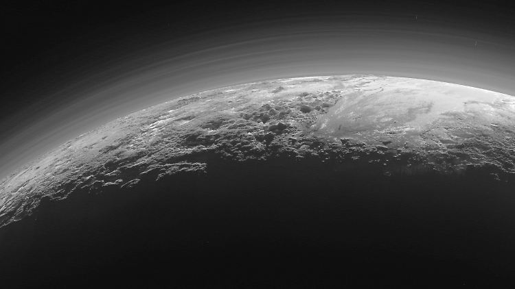 Die neueste Aufnahme der Raumsonde vom Zwergplaneten Pluto liefert Belege für einen Eiskreislauf.