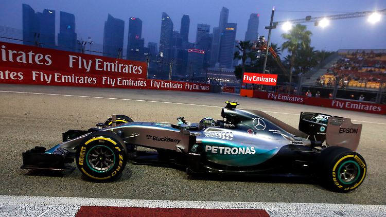 Macht Nico Rosberg das WM-Rennen noch einmal spannend? Im ersten Training machte er in Singapur zumindest Hoffnung darauf.