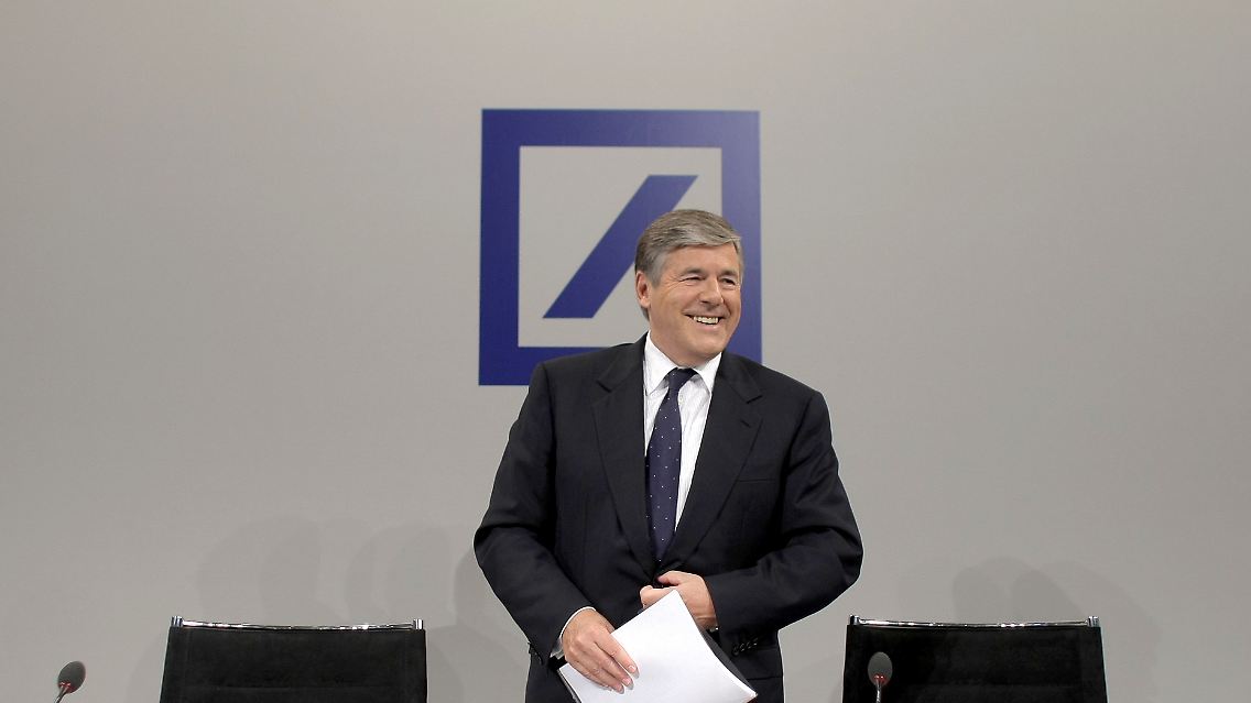 Josef Ackermann übt sein Bezugsrechst voll aus. Wie die Kapitalerhöhung ansonsten bei den Anlegern ankommt, werät die Bank nicht.