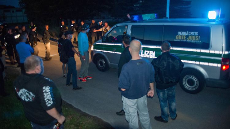Die Polizei gewährleistete schließlich den Einzug weiterer Flüchtlinge in Bischofswerda.