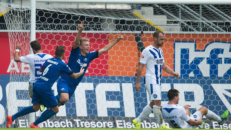 Hauke Wahl schoss das 2:0 der Paderborner gegen den Karlsruher SC.