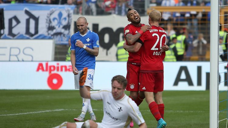 Arturo Vidal leitete mit seinem Schlenzer zum 1:0 den Bayern-Sieg in Darmstadt ein.