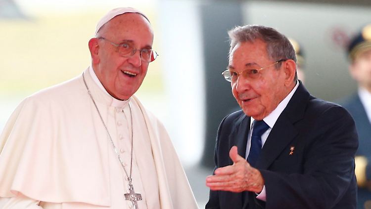 Raúl Castro empfängt Papst Franziskus bei seiner Kuba-Reise: Das Oberhaupt der katholischen Kirche mahnt zu mehr "Freiräumen".