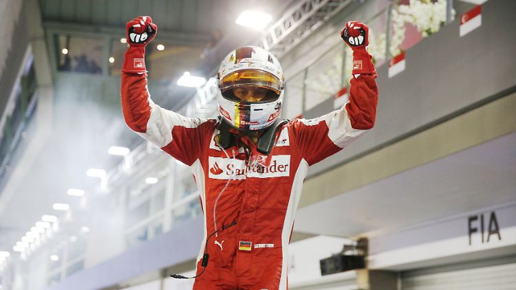 Doppelter Triumph: Der Sieg in Singapur war für Sebastian Vettel der 42. Sieg in einem Formel-1-Rennen. Damit ist er besser als Ayrton Senna.