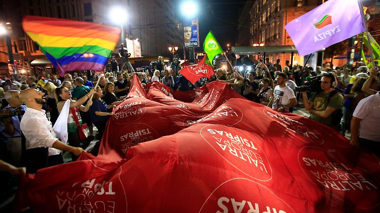 Regenbogenfahnen und ein rechter Koalitionspartner: Bei Syriza kein Problem.
