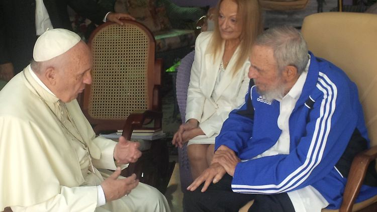 Papst Franziskus und Fidel Castro unterhielten sich - und tauschten Bücher aus.