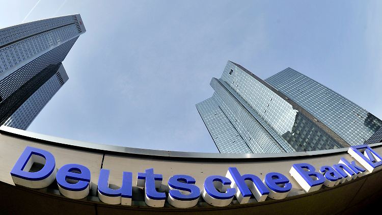 Die zahlreichen Rechtsprobleme kosten die Deutsche Bank nicht nur viel Geld, sondern drücken auch die Motivation ihrer Mitarbeiter.