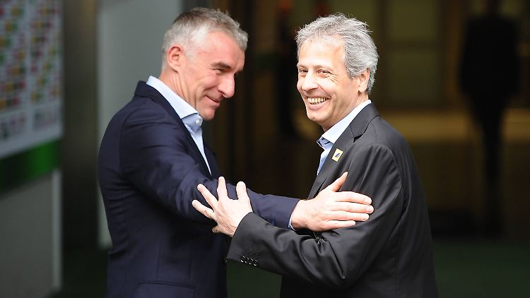 Lucien Favre (r.) ist weg, Mirko Slomka wird als Nachfolger gehandelt - und wäre sicher eine gute Idee.