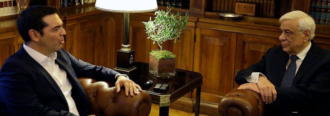Tsipras mit Präsident Pavlopoulos (r.).