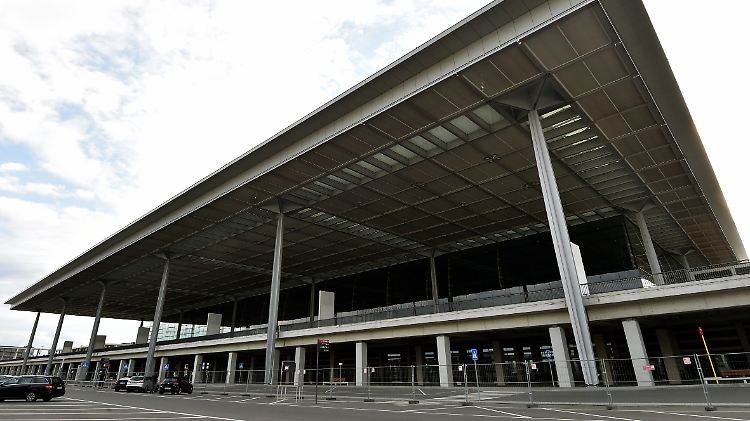 Am künftigen Hauptstadtflughafen BER gilt ein Baustopp in der Haupthalle.