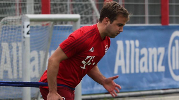 Der bayerische Patient: Für Mario Götze ist das Fußballjahr 2015 wegen einer Verletzung bereits beendet.
