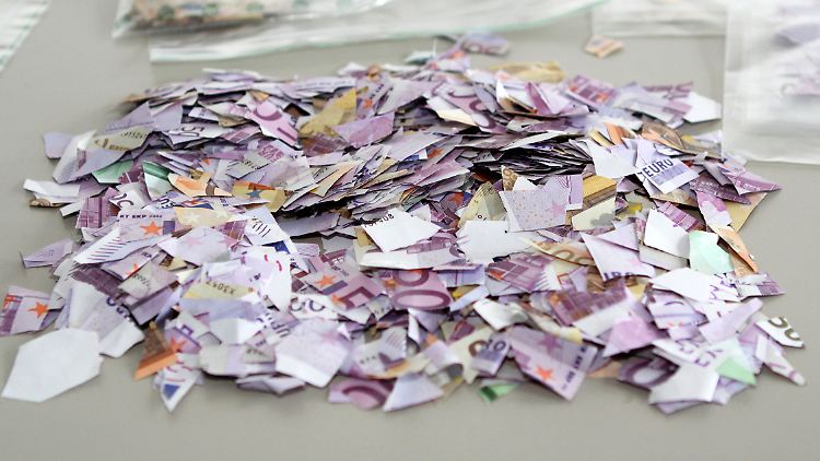 Seit Ende August werden Teile von 500-, 100-, und 50- Euroscheinen in Darmstadt gefunden.