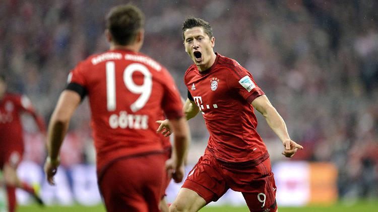 Mehr "Man of the Match" geht nicht: Robert Lewandowski erzielte fünf Tore gegen den VfL Wolfsburg.