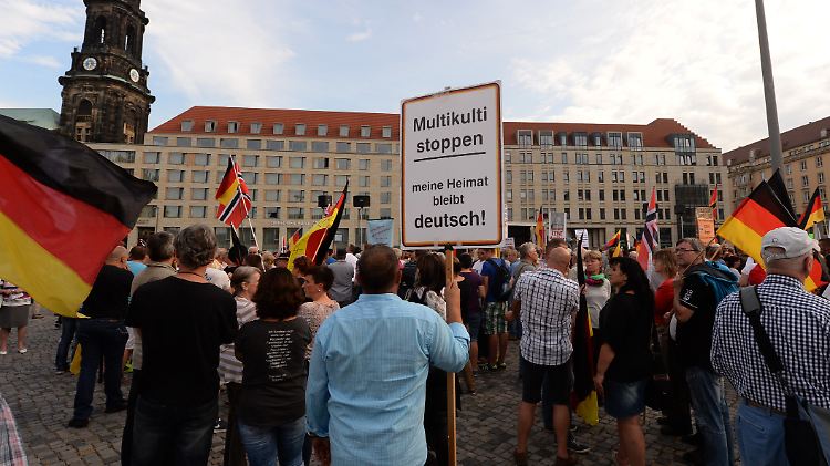 Das Organisationsteam von Pegida hat Anzeige erstattet - die Kinder hätten die Rechten beschimpft. 