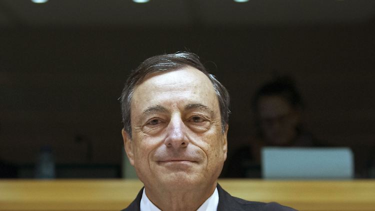 Will zunächst nicht noch mehr Geld drucken: EZB-Chef Mario Draghi.