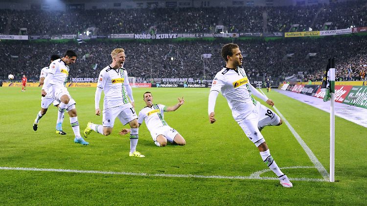 Fabian Johnson leitete in der 5. Minute mit seinem 1:0 gegen Augsburg eine furiose erste Halbzeit der Gladbacher ein.