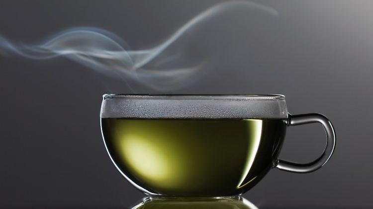 Untersucht wurden grüner Tee unter anderem auf Pestizide, Pyrrolizidinalkaloide und Aluminium.