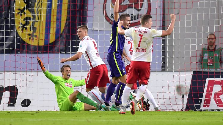 RB Leipzig jubelt, doch das Tor von Davie Selke zählte nicht.