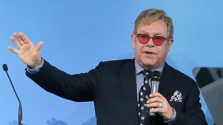 Elton John wollte mit Wladimir Putin über die Situation Homosexueller in Russland sprechen.