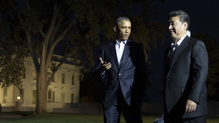 Lockerheit mit ohne Krawatte: Obama und Xi plaudern am Weißen Haus ohne offizielle Agenda.