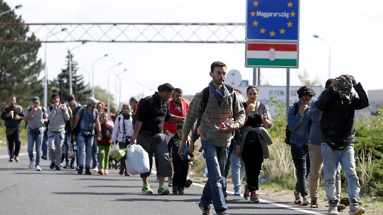 Wenn Orbáns Zaun wirken würde, kämen diese Menschen nicht hier in Nickelsdorf an.