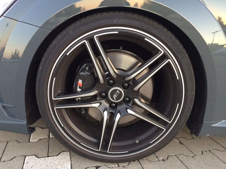 Die Felgen sind ein Traum, fordern aber, was den Komfort betrifft, ihren Tribut.