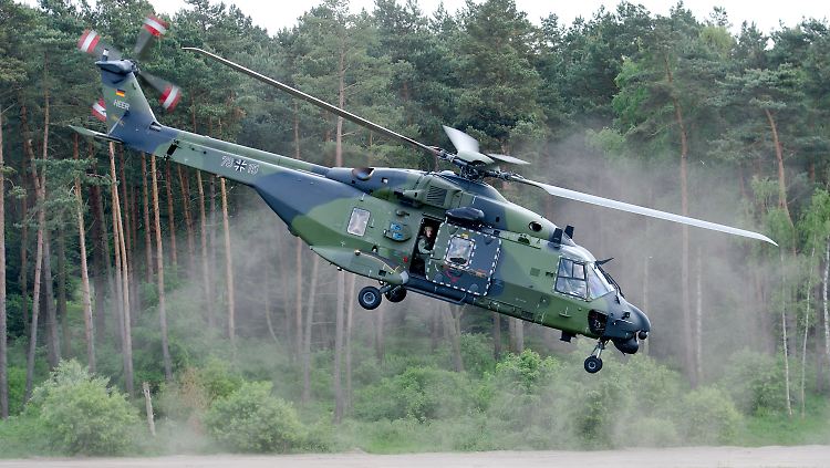Ein NH90 bei einer Bundeswehrübung auf dem Truppenübungsplatz in Bergen (Niedersachsen).