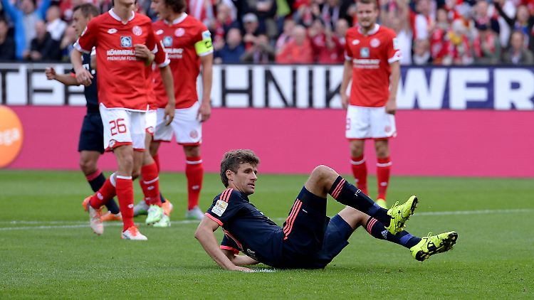 Ausgerutscht, ausgerechnet vom Punkt: Thomas Müller vergab die gute Chance zum 1:0 für die Bayern.