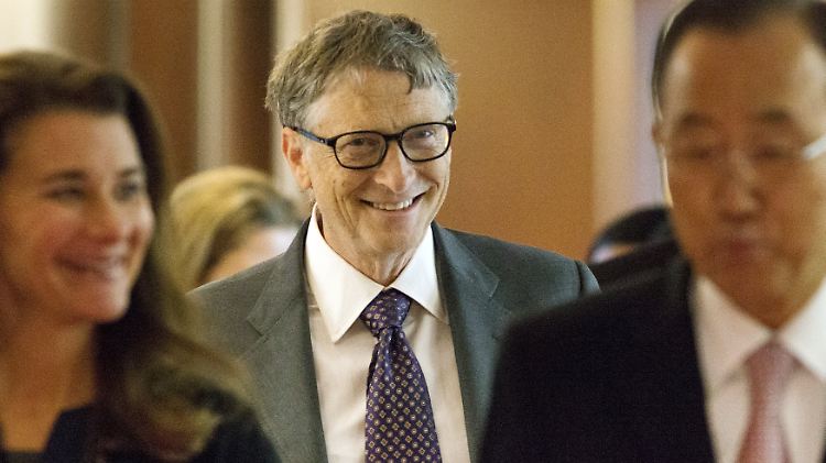 Bill Gates will zusammen mit Mark Zuckerberg in fünf Jahren alle Erdbewohner mit Internetzugang ausstatten.
