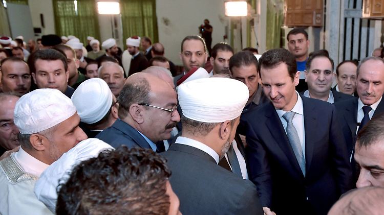 Baschar al-Assad trifft Geistliche vor dem Gebet zum Opferfest.