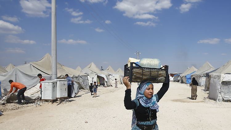 In der Türkei leben rund zwei Millionen registrierte Flüchtlinge aus Syrien. Im Südosten des Landes stehen riesige Flüchtlingslager, wie dieses in der Provinz Sanliurfa.
