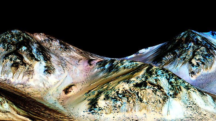 Steilhänge auf dem Mars: Hier fließt im Sommer Wasser - sagen Messdaten.