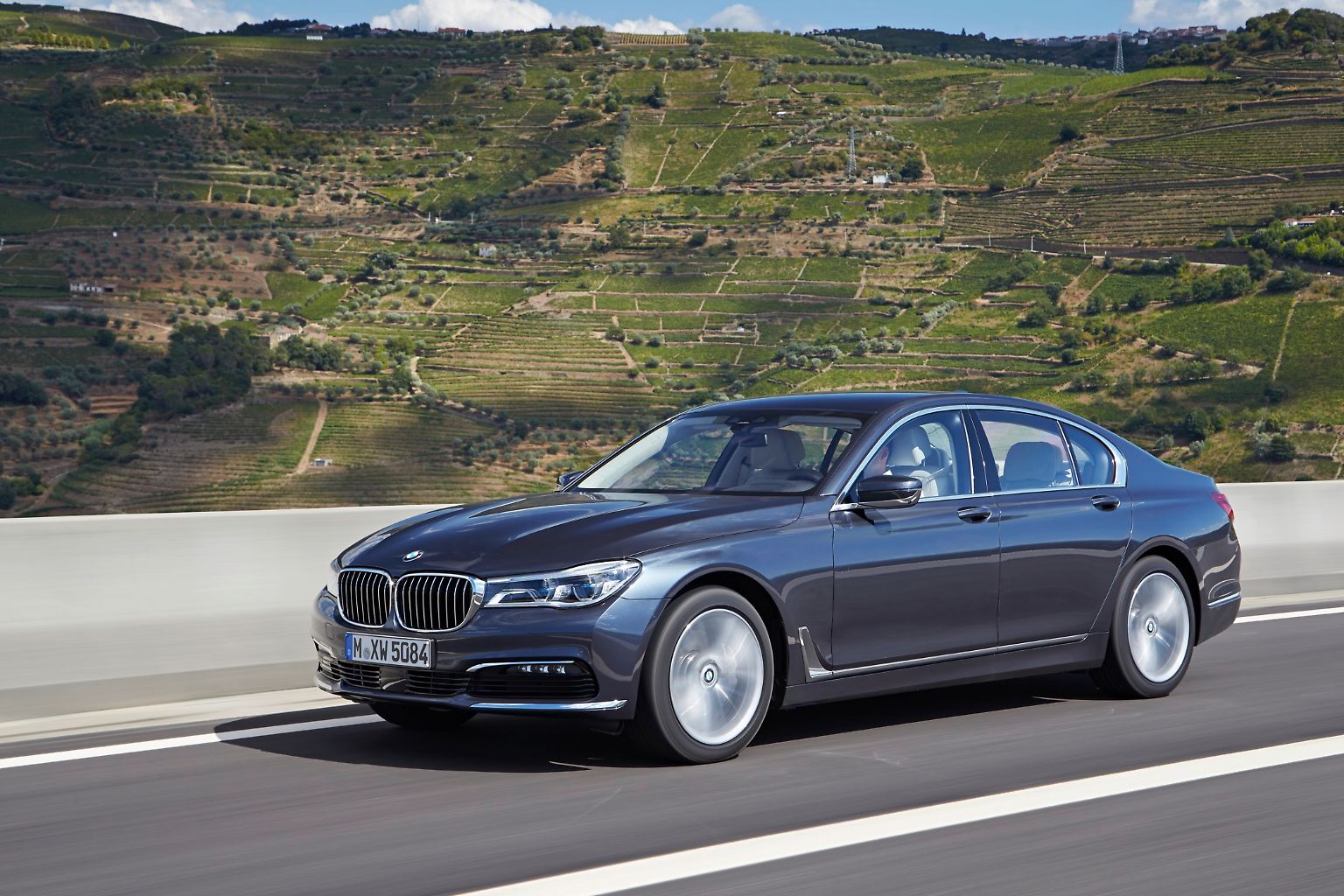 Mit der nun sechsten Generation des Siebener will BMW nicht nur hinsichtlich Fahrdynamik und Reisekomfort den Ton angeben, sondern auch bei Fahrerassistenz und Verbrauch zeigen, was heute möglich ist. 