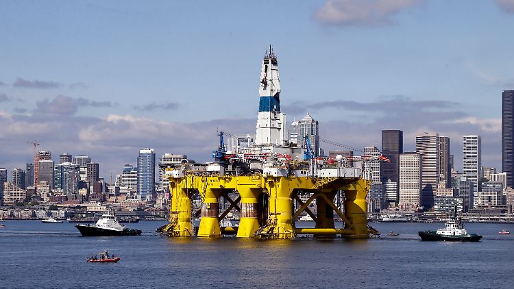 Mit der Ölbohrinsel Polar Pioneer - hier im Hafen von Seattle - wollte Shell in der Arktis nach Öl bohren.