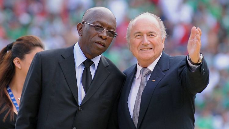 Der Präsident und sein ehemaliger Stellverteter: Joseph Blatter und Jack Warner, links.