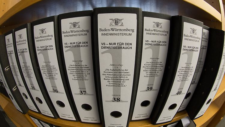 Auszüge aus diesen streng vertraulichen NSU-Akten werden regelmäßig auf CD digitalisiert und an die Anwälte verteilt.