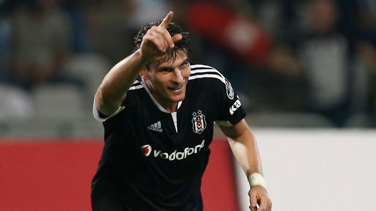 Held des Derbys: Mario Gomez.