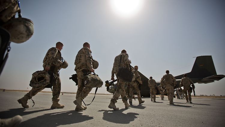 Ursprünglich war geplant, die Soldaten der Bundeswehr allmählich zurückzuziehen. Die Sicherheitslage in Afghanistan verschlechtert sich derweil jedoch wieder.