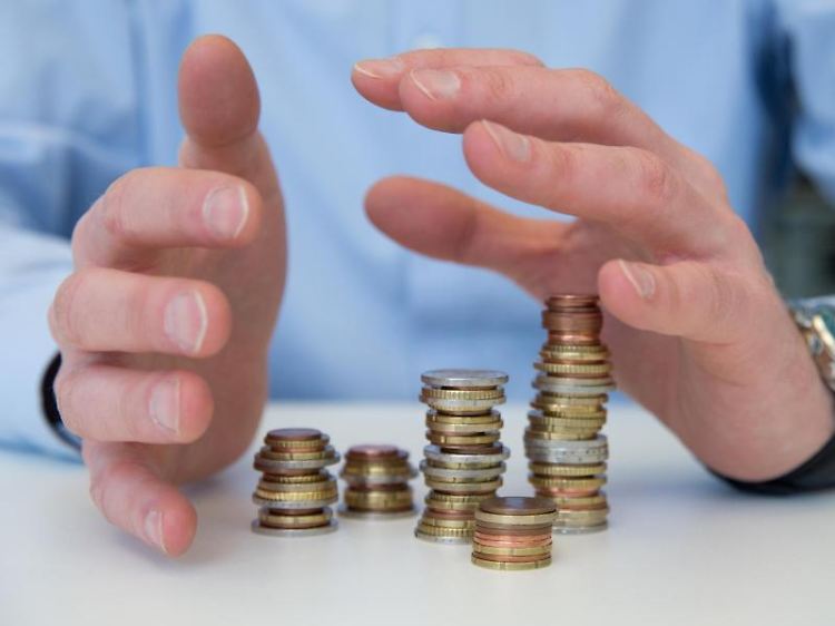 Anleger müssen die Depotkosten gut im Blick behalten - sonst ist das Geld aus der Rendite manchmal schneller weg, als man denkt.