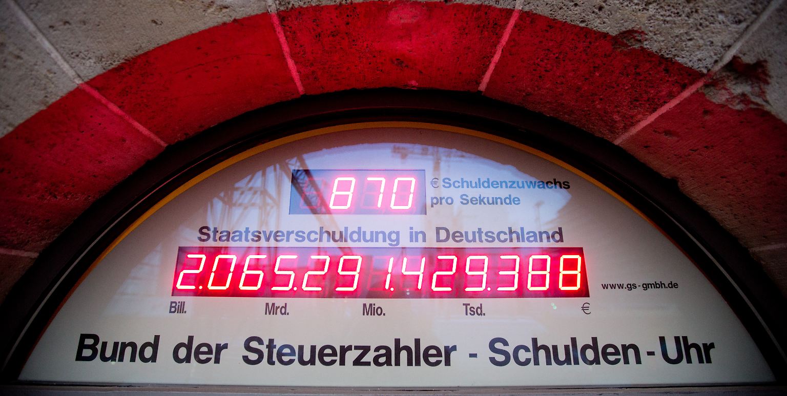Wo gehen sie hin, all die schönen Steuermilliarden, die die Deutschen Jahr für Jahr an den Fiskus überweisen? Der Staat - ob Bund, Länder oder Kommunen - braucht natürlich dringend Geld für verschiedene Aufgaben.