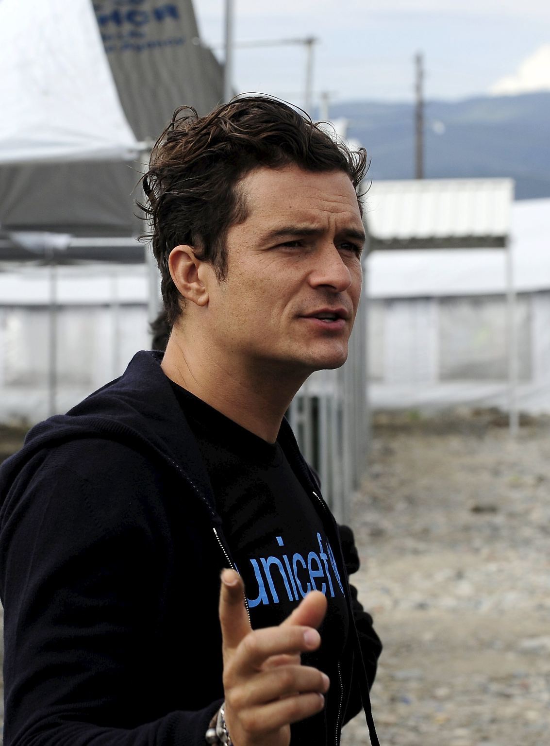 Auch für einen Hollywood-Star wie Orlando Bloom ist so etwas nicht alltäglich. Im Auftrag der Unicef ...